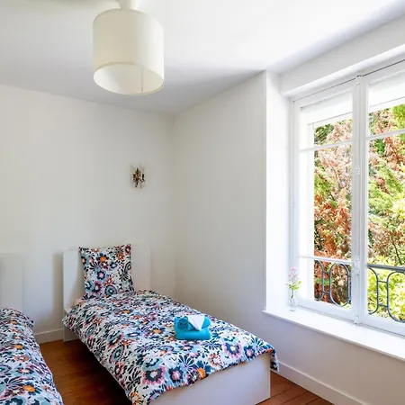 L'ile Des Iris - A 200 M De La