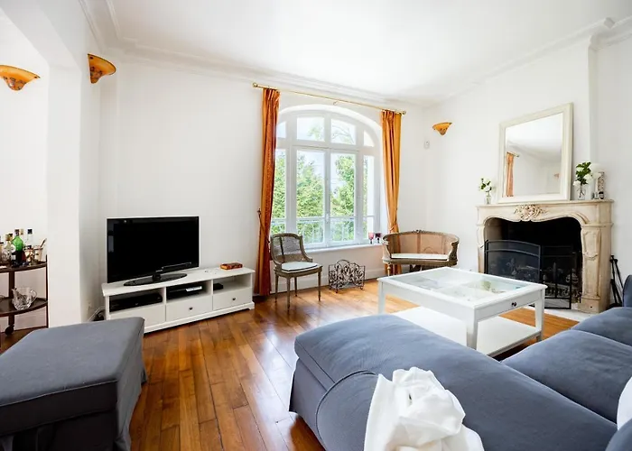 L'ile Des Iris - à 200 M De La